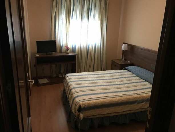 Imagen de la habitación del Hotel Hostal Restaurante Luciano. Foto 10