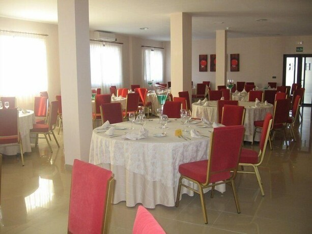 Imagen general del Hotel Hostal Restaurante Luciano. Foto 9