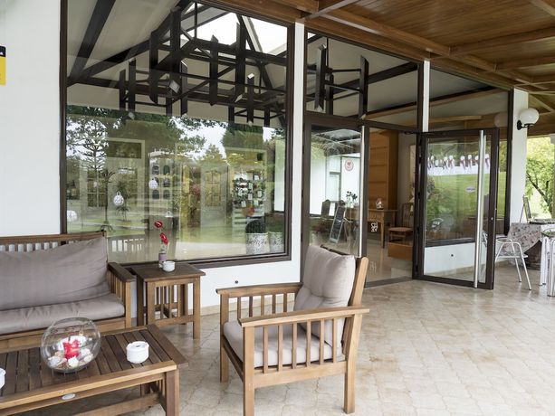 Imagen de los exteriores del Hotel Hostal Restaurante O Cadaval. Foto 8