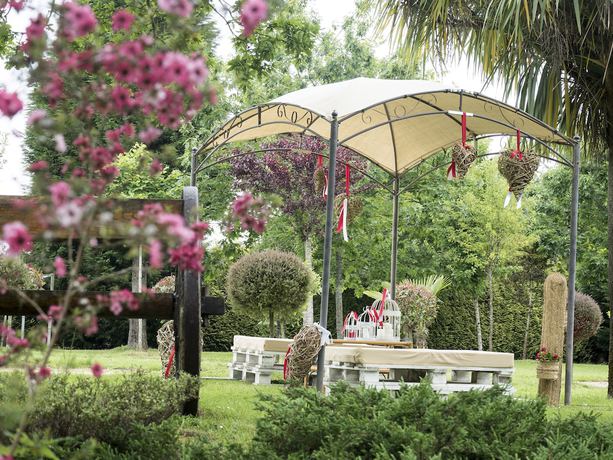 Imagen de los exteriores del Hotel Hostal Restaurante O Cadaval. Foto 9