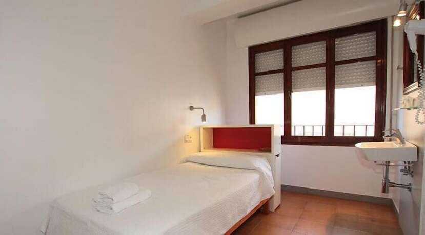 Imagen general del Hotel Hostal Ripoll Ibiza, IBIZA. Foto 3