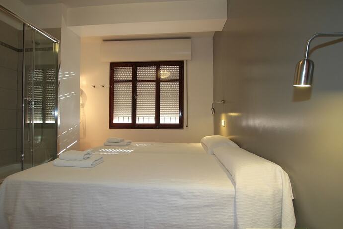Imagen general del Hotel Hostal Ripoll Ibiza, IBIZA. Foto 8