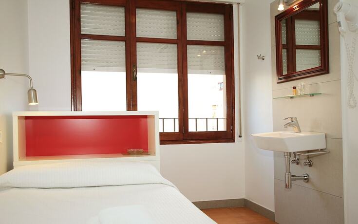 Imagen general del Hotel Hostal Ripoll Ibiza, IBIZA. Foto 11