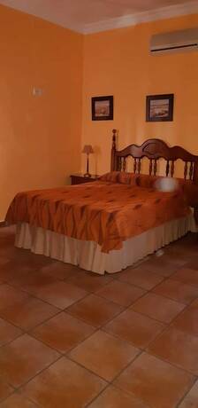 Imagen de la habitación del Hotel Hostal Rural Las Lomas. Foto 17