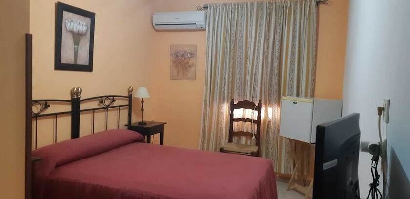 Imagen de la habitación del Hotel Hostal Rural Las Lomas. Foto 18