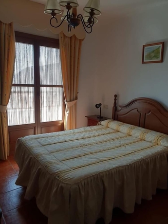 Imagen de la habitación del Hotel Hostal Rural Ruta de las Nieves. Foto 3