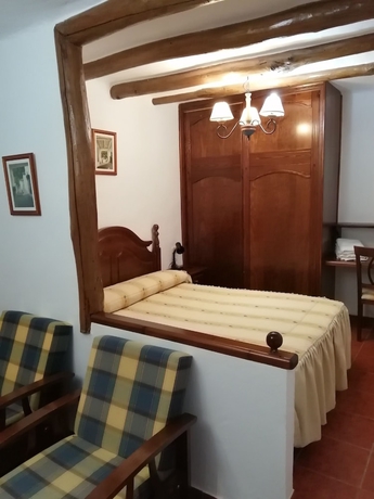 Imagen de la habitación del Hotel Hostal Rural Ruta de las Nieves. Foto 14