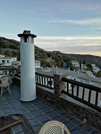 Imagen de la habitación del Hotel Hostal Rural Ruta de las Nieves. Foto 15