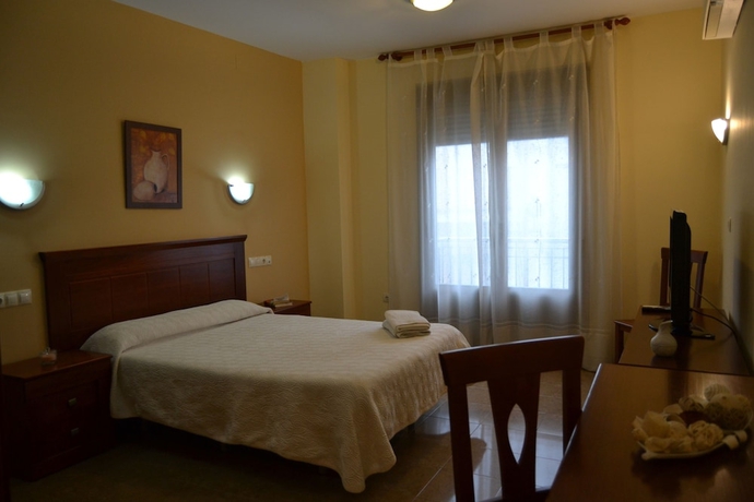 Imagen de la habitación del Hotel Hostal Ruralis Altozano. Foto 9