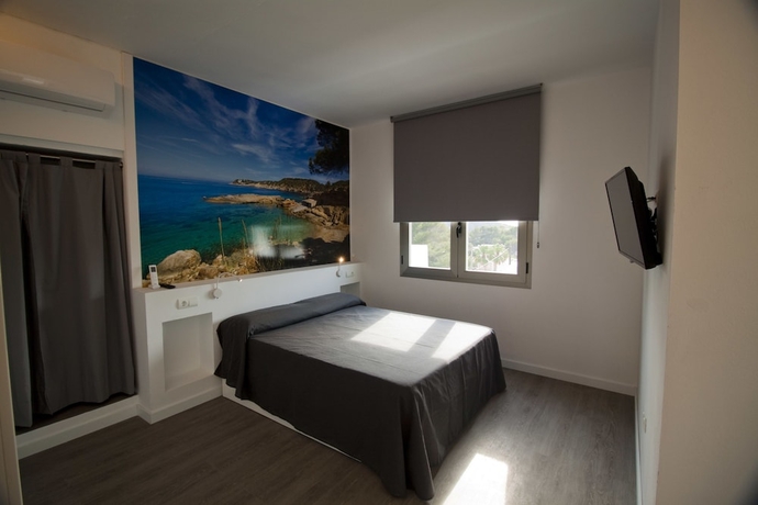 Imagen de la habitación del Hotel Hostal Sa Vinya Suites. Foto 2