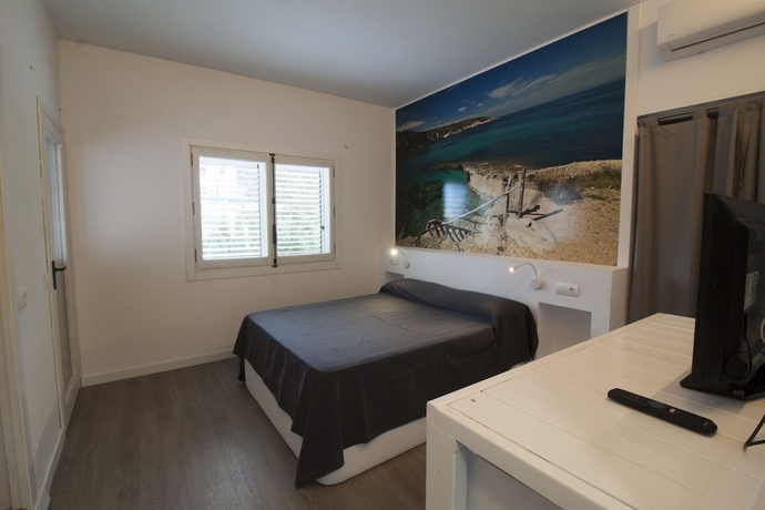 Imagen de la habitación del Hotel Hostal Sa Vinya Suites. Foto 4