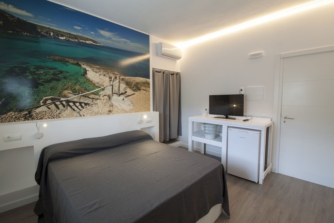 Imagen de la habitación del Hotel Hostal Sa Vinya Suites. Foto 5