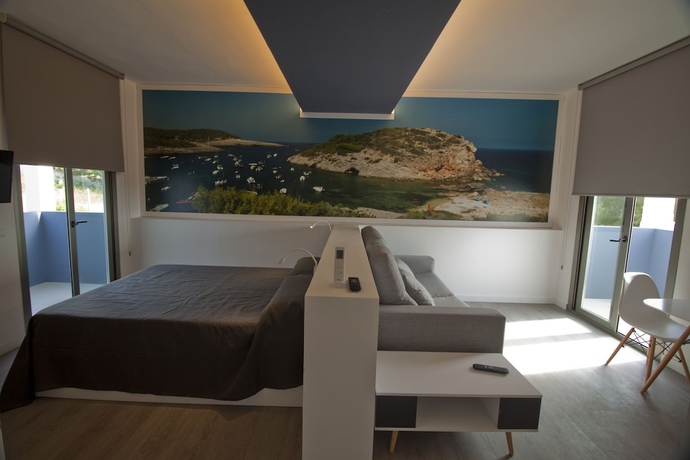 Imagen de la habitación del Hotel Hostal Sa Vinya Suites. Foto 6
