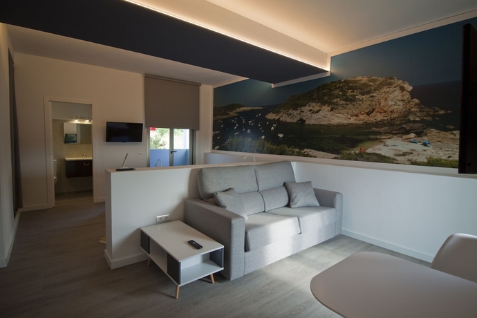 Imagen de la habitación del Hotel Hostal Sa Vinya Suites. Foto 12