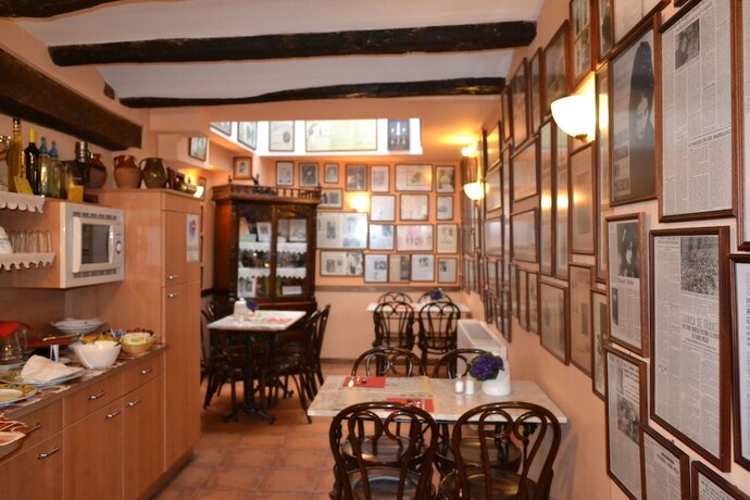 Imagen general del Hotel Hostal Santa Agueda. Foto 11