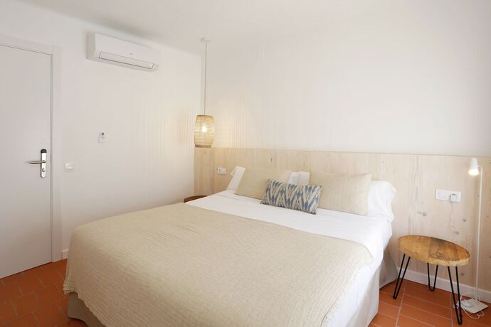 Imagen general del Hotel Hostal Ses Negres. Foto 8