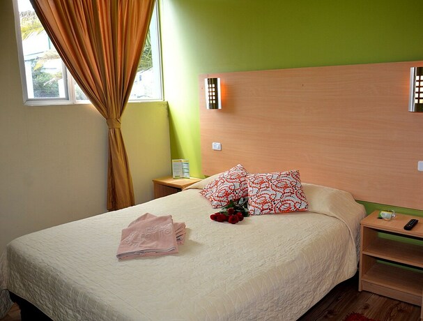 Imagen general del Hotel Hostal Terra 3 Base Aerea. Foto 18