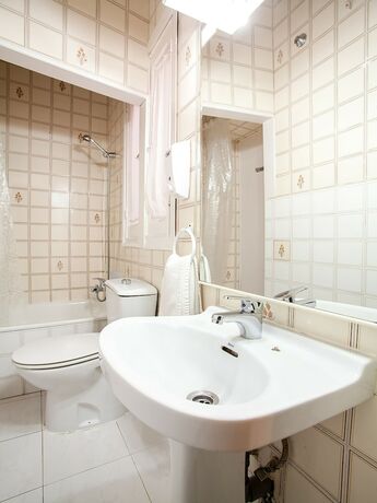 Imagen de la habitación del Hotel Hostal Tormes. Foto 11