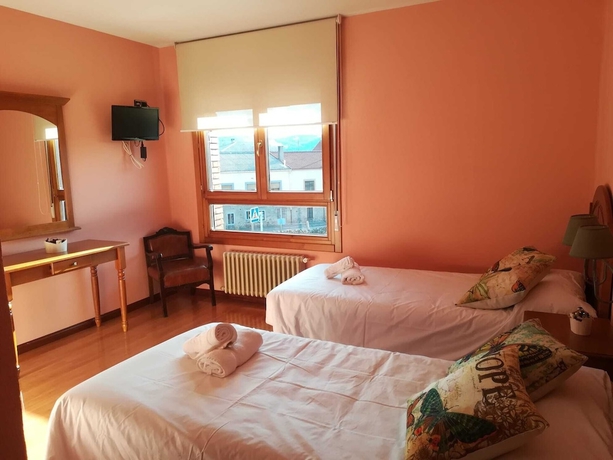 Imagen de la habitación del Hotel Hostal Torreblanca and Nuevo Eco Urbión. Foto 4