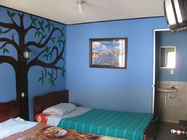 Imagen de la habitación del Hotel Hostal Transilvania. Foto 6