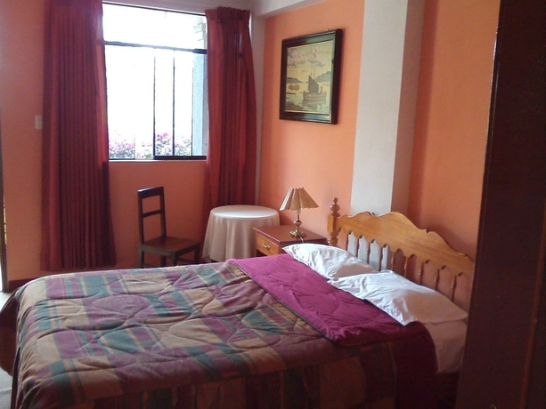 Imagen de la habitación del Hotel Hostal Tres Mascaras. Foto 7