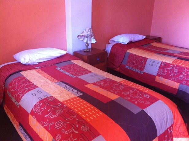 Imagen de la habitación del Hotel Hostal Tres Mascaras. Foto 17
