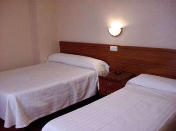 Imagen de la habitación del Hotel Hostal Tropical. Foto 8
