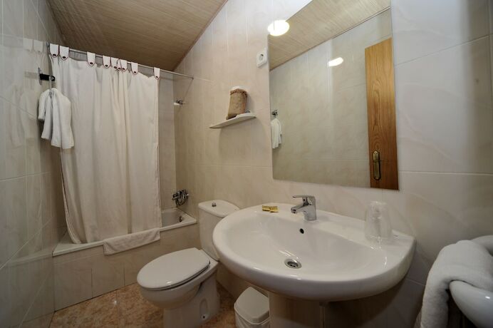 Imagen general del Hotel Hostal Vall d\'Aneu. Foto 3