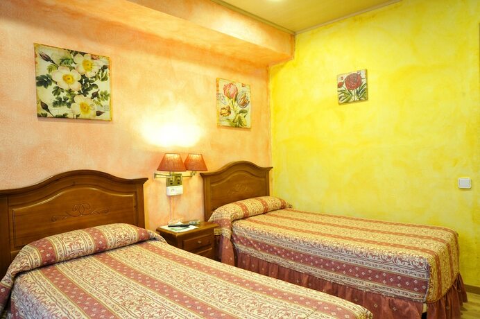 Imagen de la habitación del Hotel Hostal Vall d\'Aneu. Foto 17