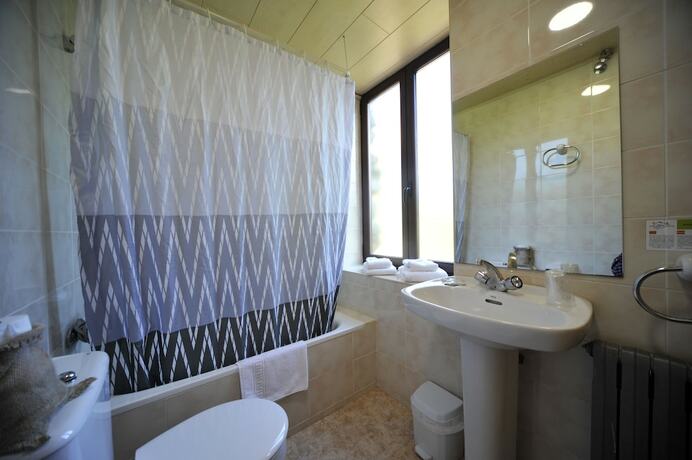 Imagen general del Hotel Hostal Vall d\'Aneu. Foto 5