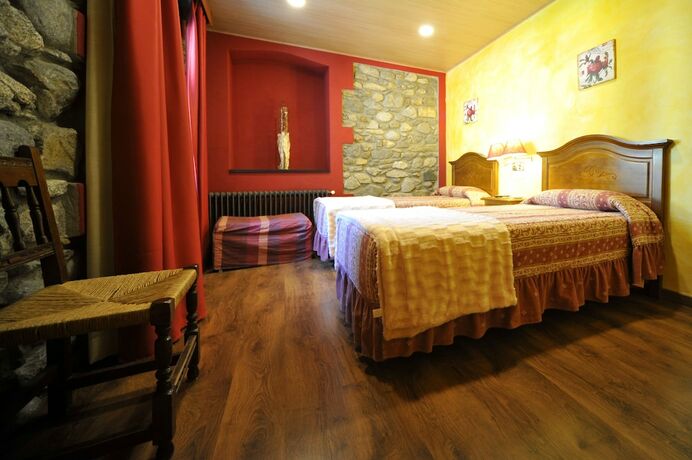 Imagen de la habitación del Hotel Hostal Vall d\'Aneu. Foto 18