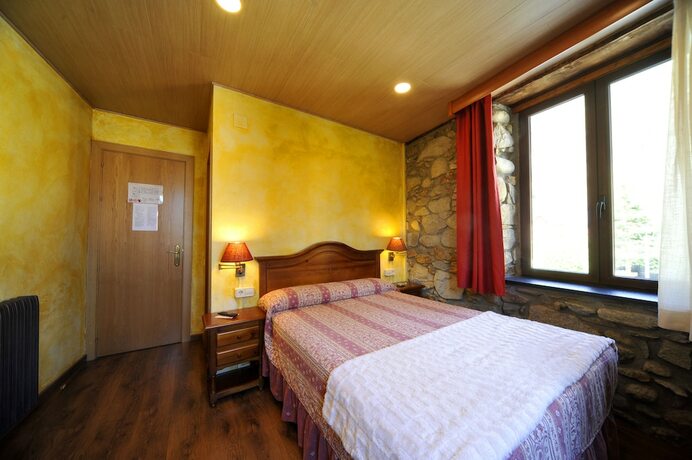 Imagen general del Hotel Hostal Vall d\'Aneu. Foto 11