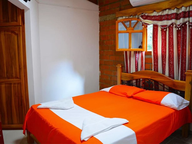 Imagen de la habitación del Hotel Hostal Valle De Las Camelias. Foto 11