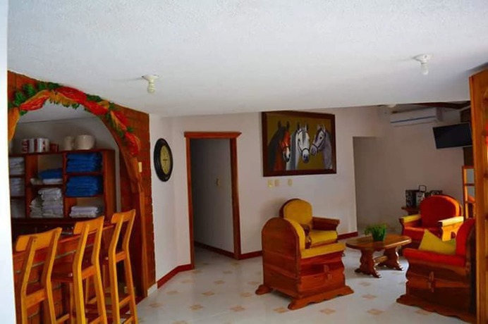 Imagen del bar/restaurante del Hotel Hostal Valle De Las Camelias. Foto 2