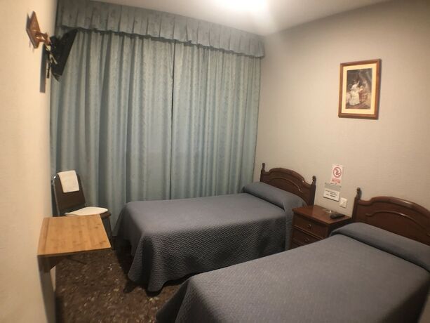 Imagen de la habitación del Hotel Hostal Venecia. Foto 17