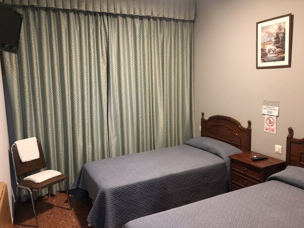 Imagen de la habitación del Hotel Hostal Venecia. Foto 18