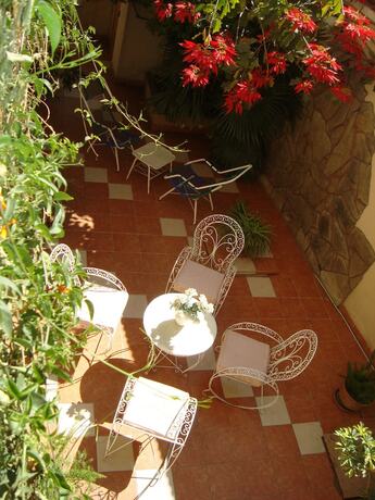 Imagen general del Hotel Hostal Versalles. Foto 4