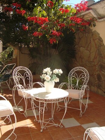 Imagen general del Hotel Hostal Versalles. Foto 13