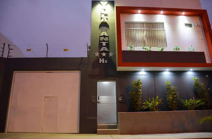 Imagen de los exteriores del Hotel Hostal Villa Santa. Foto 15