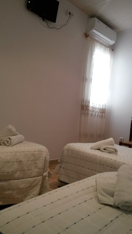 Imagen de la habitación del Hotel Hostal Virgen del Pilar. Foto 12