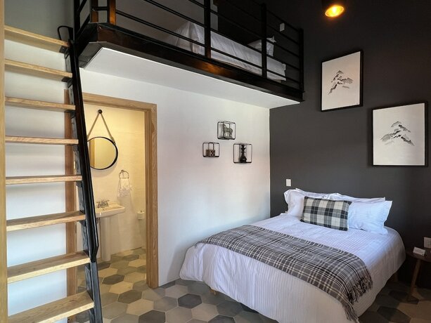 Imagen de la habitación del Hotel Hostal de la Monta&ntilde;a. Foto 17