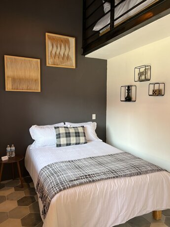 Imagen de la habitación del Hotel Hostal de la Monta&ntilde;a. Foto 20