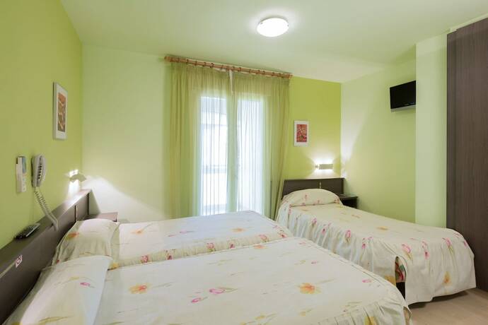 Imagen de la habitación del Hotel Hostal de la Vila. Foto 18