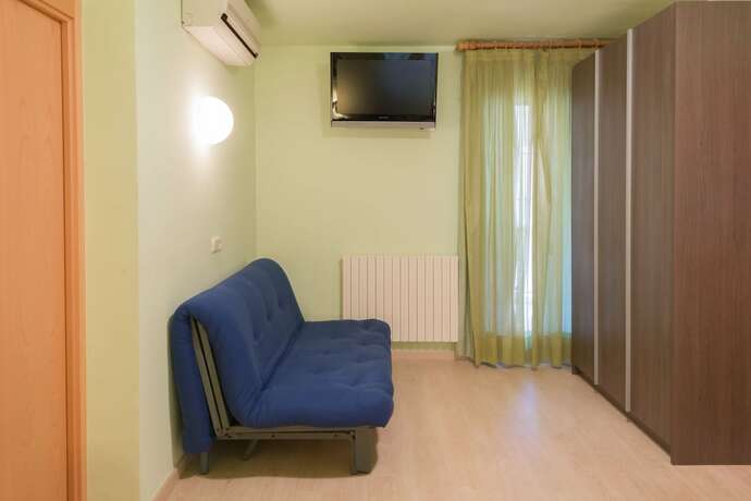 Imagen de la habitación del Hotel Hostal de la Vila. Foto 19