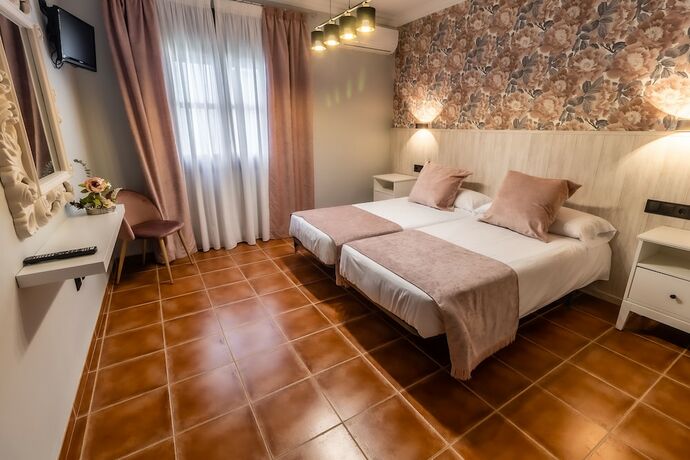 Imagen general del Hotel Hostal el Bomba. Foto 9