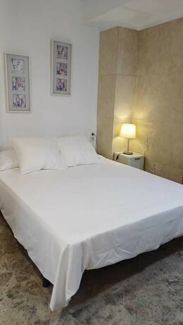 Imagen de la habitación del Hotel Hostal estudios. Foto 15
