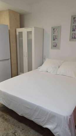 Imagen de la habitación del Hotel Hostal estudios. Foto 16