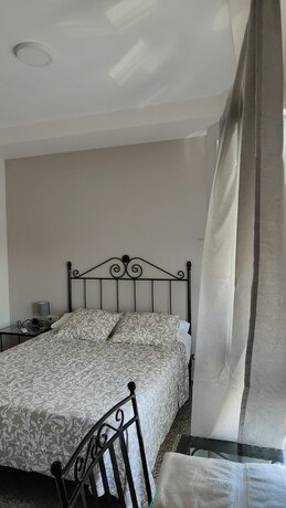 Imagen de la habitación del Hotel Hostal la Cañada Segoviana. Foto 9