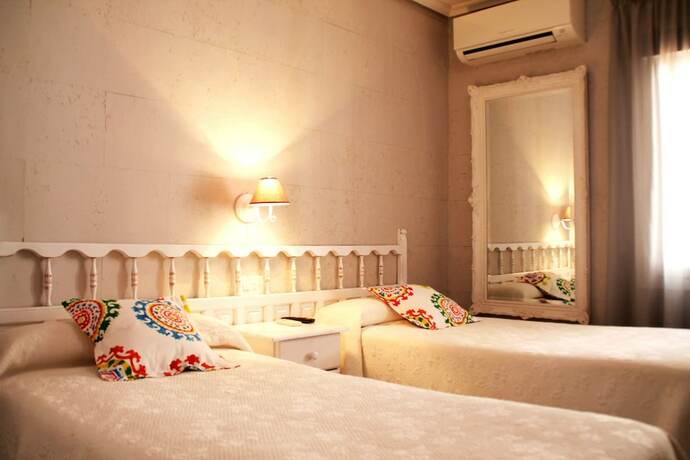 Imagen de la habitación del Hotel Hostal los Molinos. Foto 16