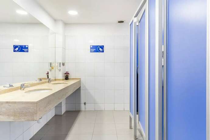 Imagen de la habitación del Hotel Hostal mancora. Foto 15